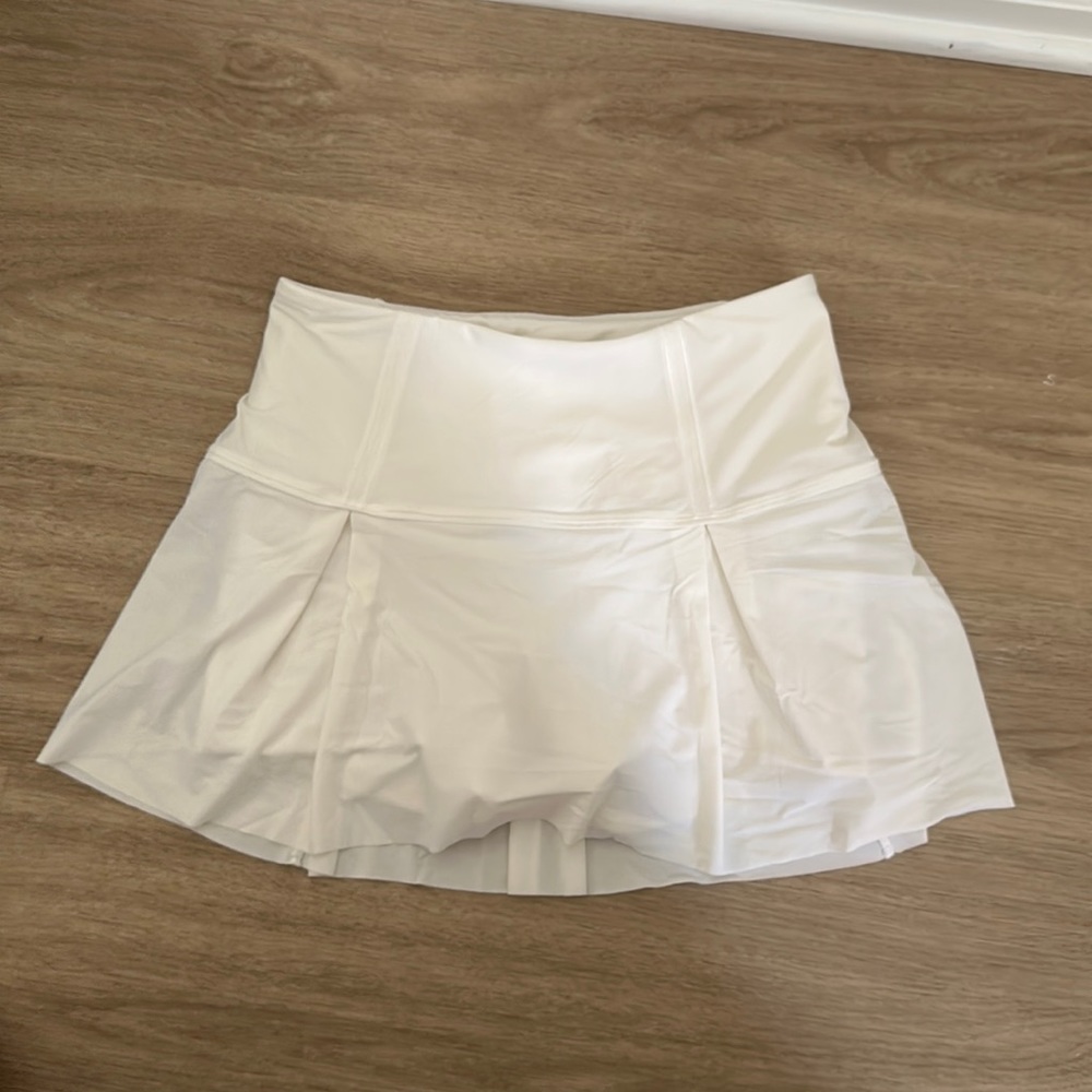 LULULEMON WHITE TENNIS SKIRT